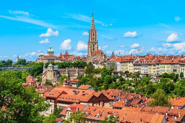 Historic Bern: Exclusive Private Tour with a Local