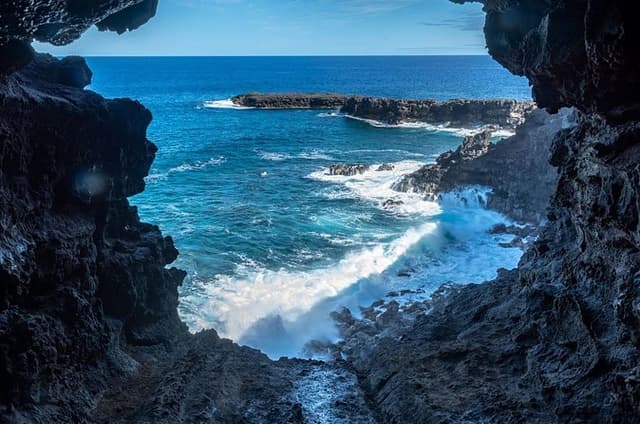 Full Day Private Trek: Discovering the North Coast of Rapa Nui