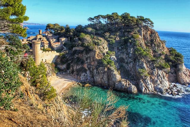 Discovering Costa Brava Coastline Tour in Tossa de Mar