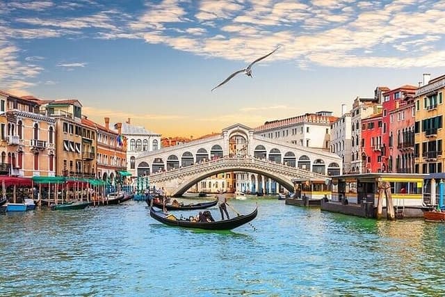 Private Tour from Milan: Venice Full Day Trip by Train