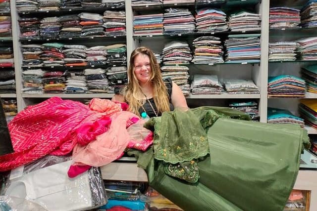 Private Customized Delhi Shopping Tour with Female Consultant