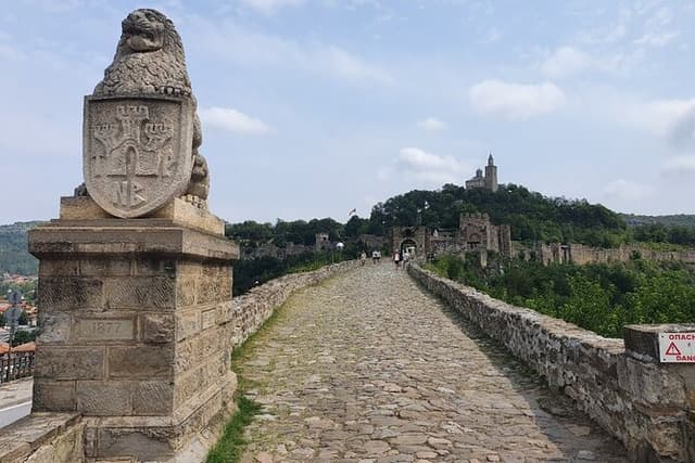 Bulgaria Day Trip: Basarabovo Monastery, Tsarevets & Arbanasi