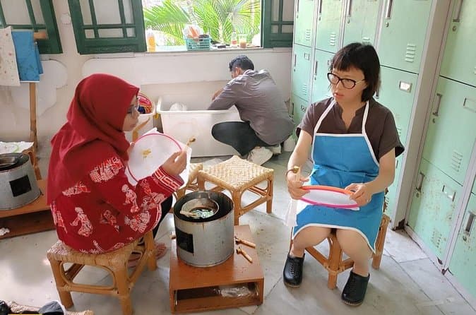 Compare Top-Rated Jakarta Batik & City Tours