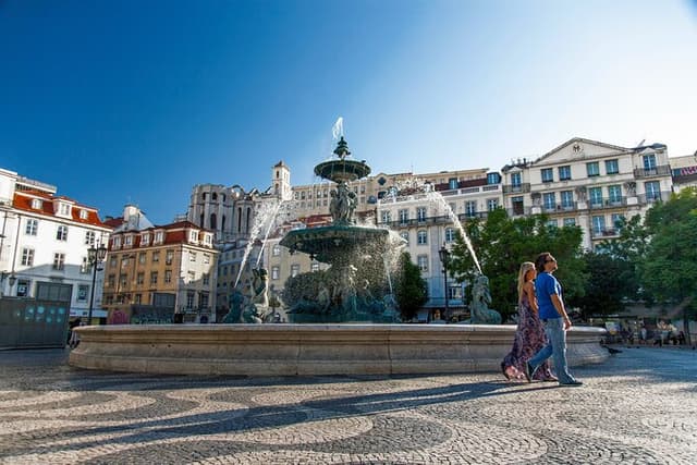 Lisbon Highlights Private Tour with Van and Local Guide 4H