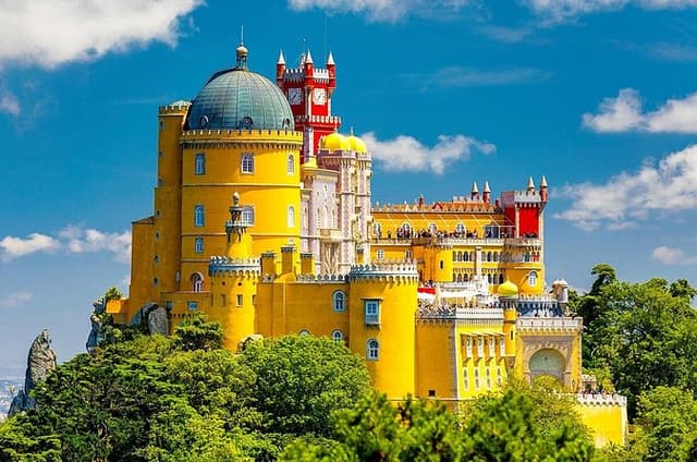 Sintra Full Day Private Tour: Including Pena Palace + Regaleira
