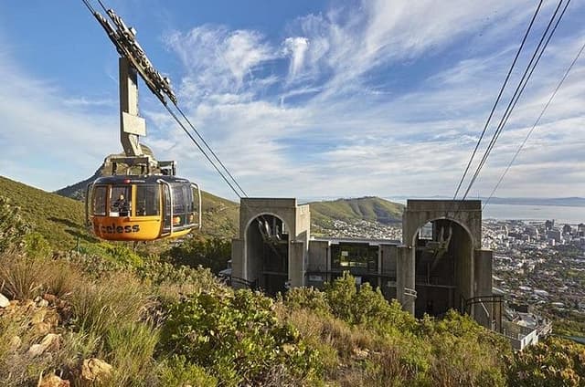 Full Day Private Tour to Robben Island & Table Mountain Cableway
