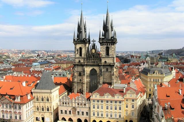 Iconic Prague Tour Old Town, Jewish Quarter and Charles Bridge 