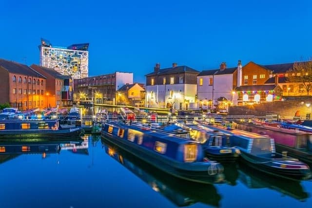 Birmingham Must-see Attractions Walking Tour With A Guide