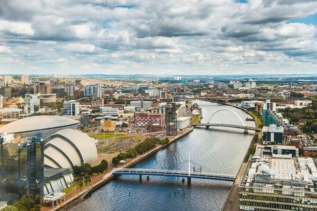 Glasgow Private Custom Walking Tour with a Local Guide