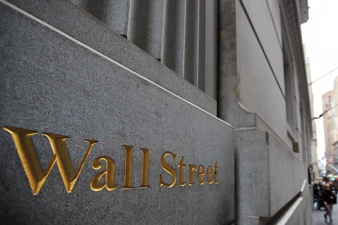 Uncover History on a Wall Street Walking Tour in NYC