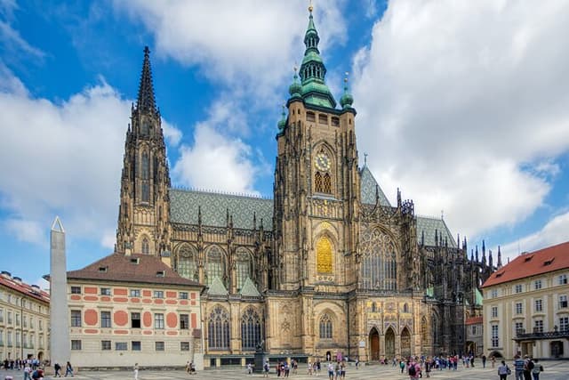 Classic Prague Castle Tour, Strahov Monastery & Castle District