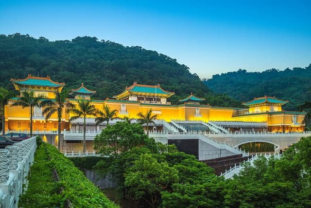 Tickets to National Palace Museum + Taipei City Private Tour 6H