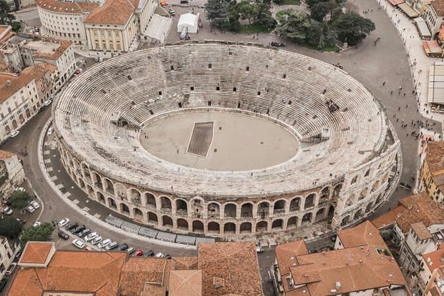 Verona Walking Tour with Audio and Written Guide by a Local