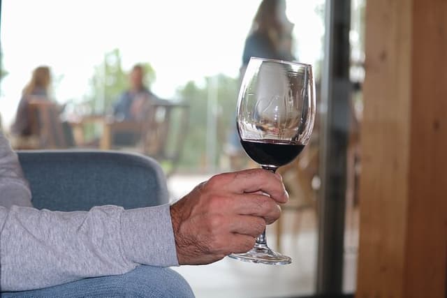 Lagos, Portimão & Carvoeiro: Wine Tasting, Tapas & Music Tour