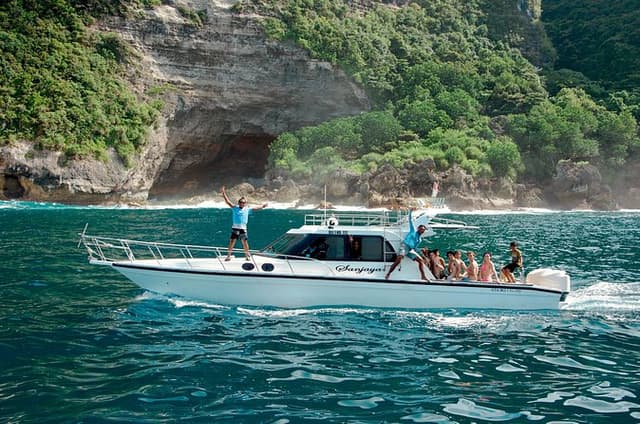 Full Day Land and Sea Tour to Nusa Penida with 4 Snorkeling Spots