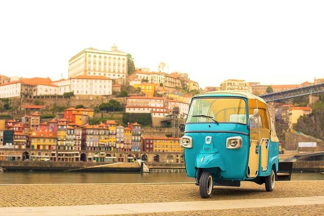 Porto Guided Tour to the Historical Center on a Tuk Tuk