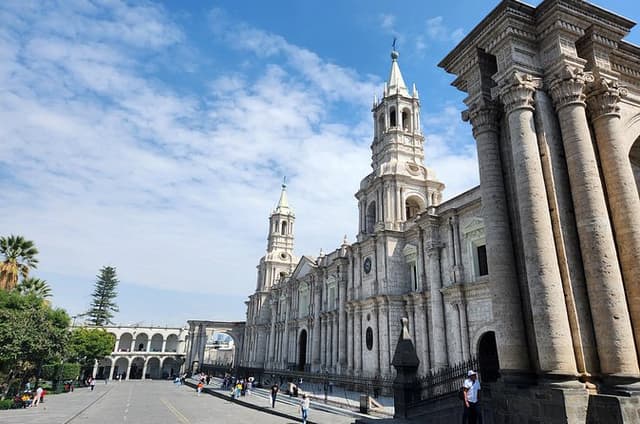 Arequipa Walking Tour: Historic Center and Santa Catalina