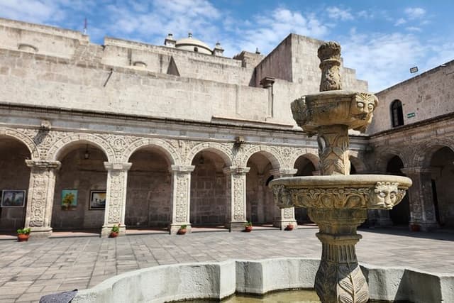 3-hour guided tour in Arequipa