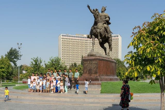 Tashkent Walking Tour with Local Lady / Gentleman