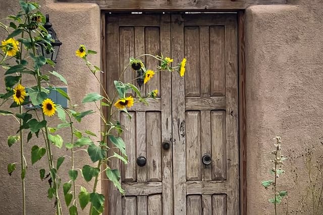 Santa Fe Small Group History Walking Tour In a City Different