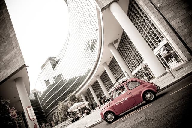 2 hour Dolce Vita Vintage Fiat 500 Big SkyLine Tour in Milan