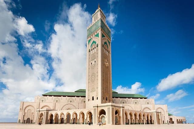 Casablanca Guided Tour from any Hotel & Cruise with lux vehicule