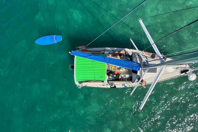 Sailing lagoon day: slide between mangrove & reefs