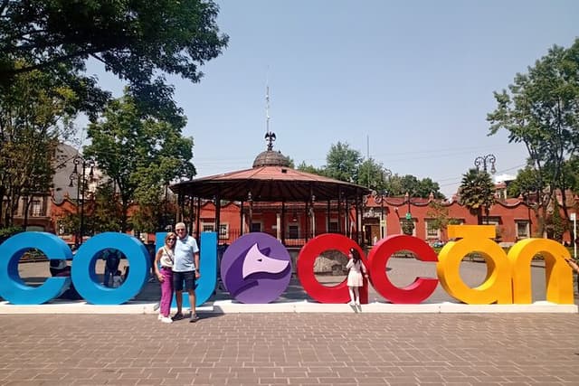 Coyoacan Icons Tour: Explore Trotsky, Casa Roja, and Folk Culture