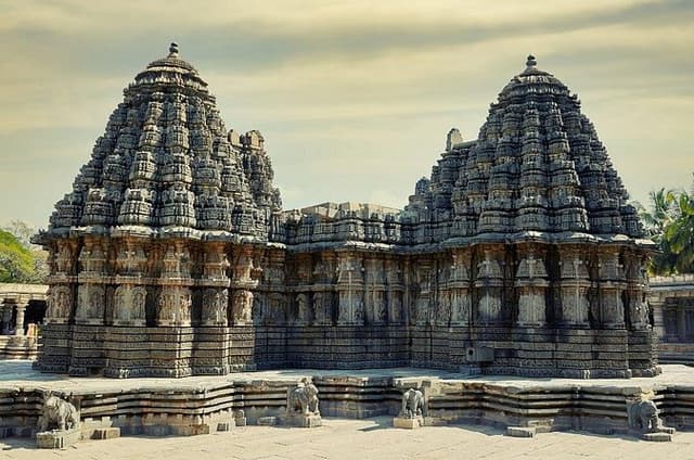 Royal Mysore, UNESCO Somnathpur Temple & Srirangapatna Day Tour