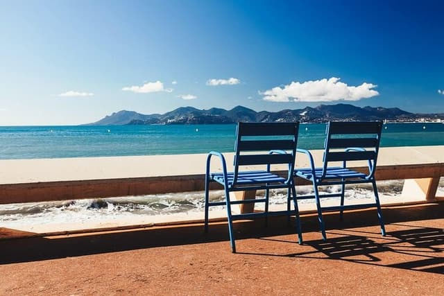Full day Guided Tour: Cannes, Antibes, St Paul de Vence from Nice