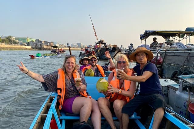 Floating Market & Hidden Canals – Small Group Morning Boat Tour
