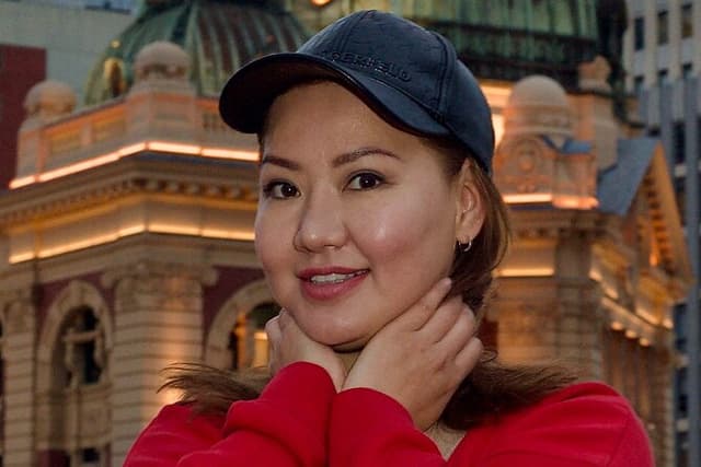 Pose for professional pics while enjoying Melbourne history walk
