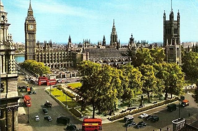 Private Self-Guided Audio City-Tour in London