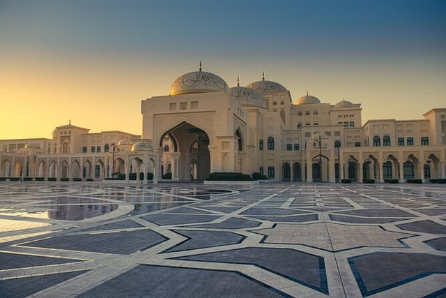 From Abu Dhabi: Sheikh Zayed Mosque, Royal Palace & Etihad Tower