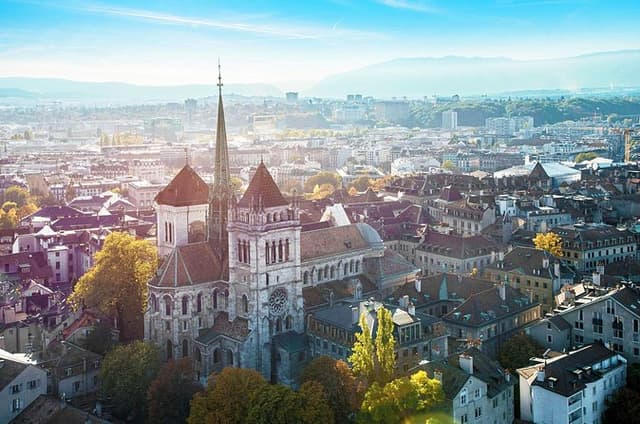 Geneva City Tour & Yvoire medieval village, cruise on the lake