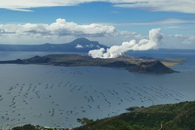Tagaytay | Taal Volcano Boat | Farm Resort | Picnic Lunch (4in1)