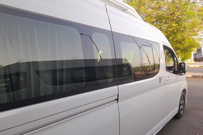 Private Car Service: Aswan to Luxor Scenic Transfer