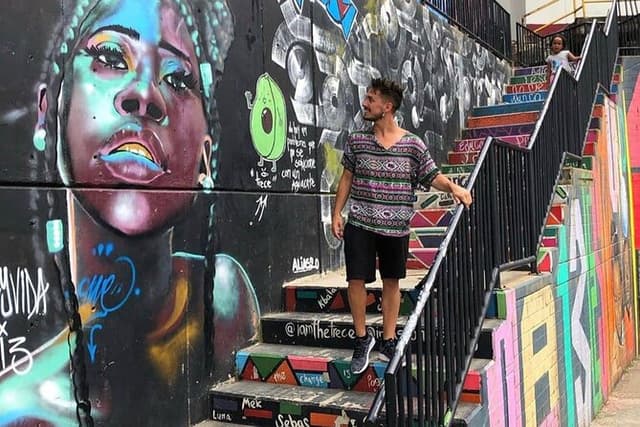 Guided Tour of Comuna 13 Medellín with Snacks Included