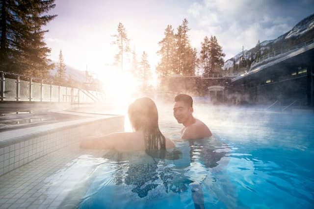 Day Tour to Banff Gondola Johnston Canyon Hiking Hot Springs
