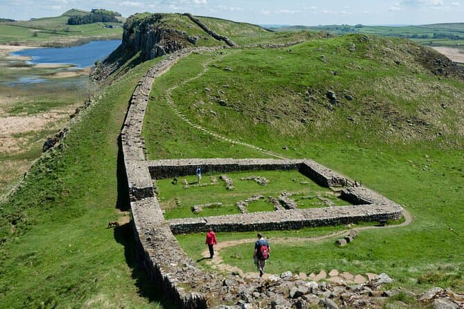 Epic Edinburgh Tour: Rosslyn Chapel & Hadrian's Wall