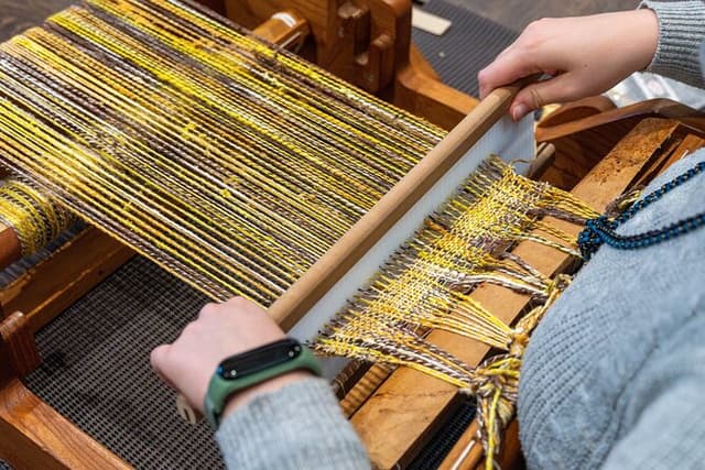 Private Fabric Making History Tour in Tokamachi