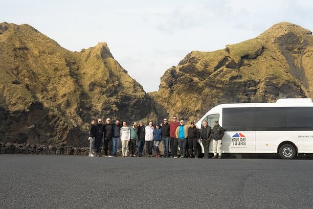 Reykjavík: Westman Islands, Volcanoes and Puffins Minibus Tour