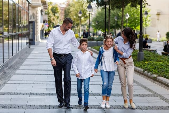 Family Private Walking Tour in The Hague with Dutch Delights