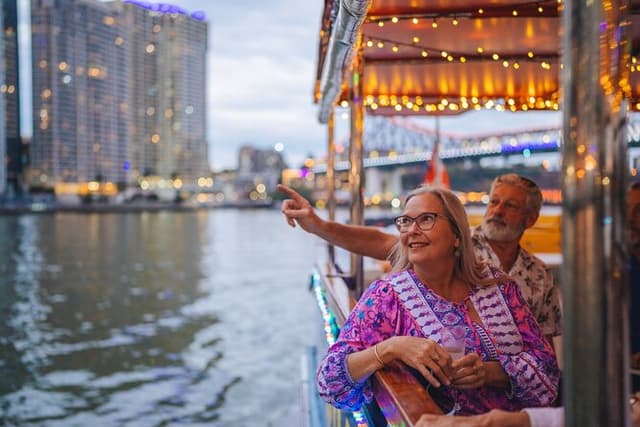 Midday Sightseeing Cruise: 12.30pm-2pm (90min)