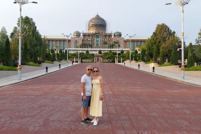 Kuala Lumpur, Batu Caves & Putrajaya Full-Day City Tour