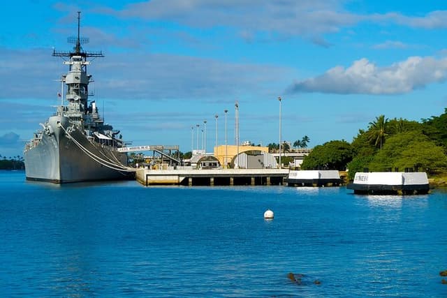 Day Trip from Kauai to Oahu: WWII Pearl Harbor Heroes