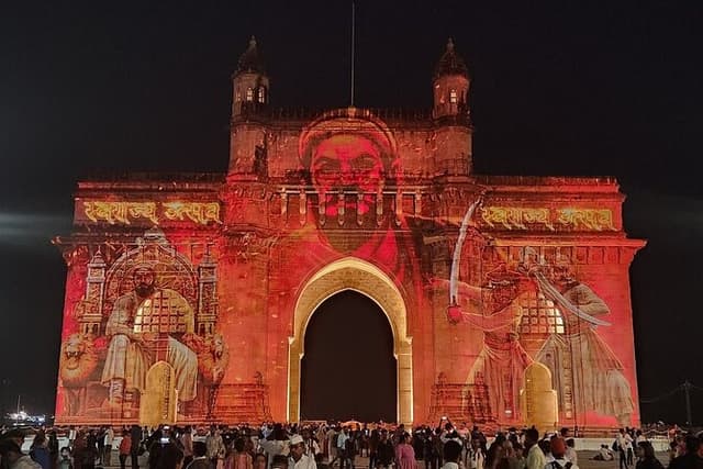 Mumbai by Night: Private Tour of Iconic Sights in Lights