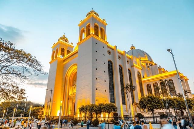 San Salvador Renovated: Private Tour of Historic Center and Culture