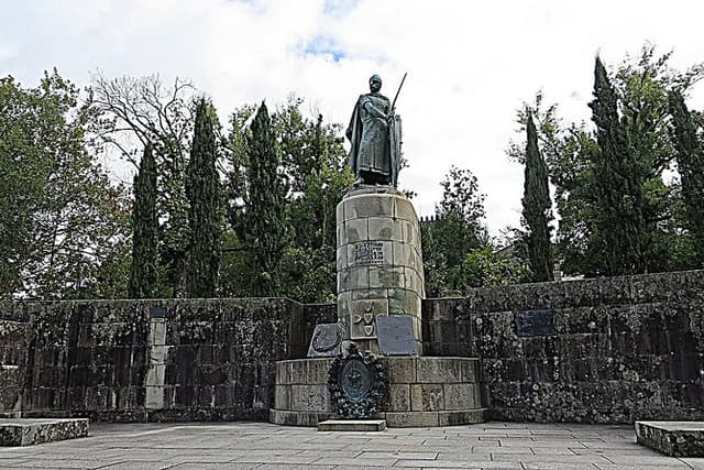 From Porto: Visit Guimarães & Braga with Lunch