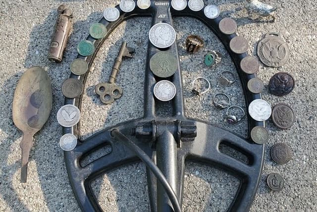 Kenosha Metal Detecting Tour to Simmons Island Beach